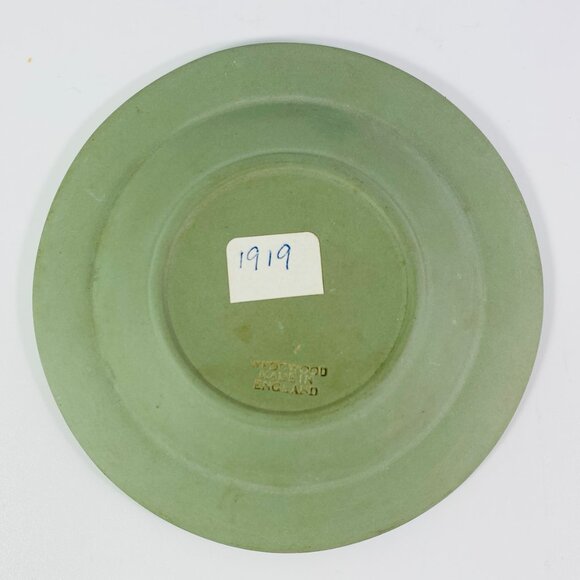 Set of 2 Wedgwood green Jasperware Trinket with Lid & plate - Picture 13 of 13